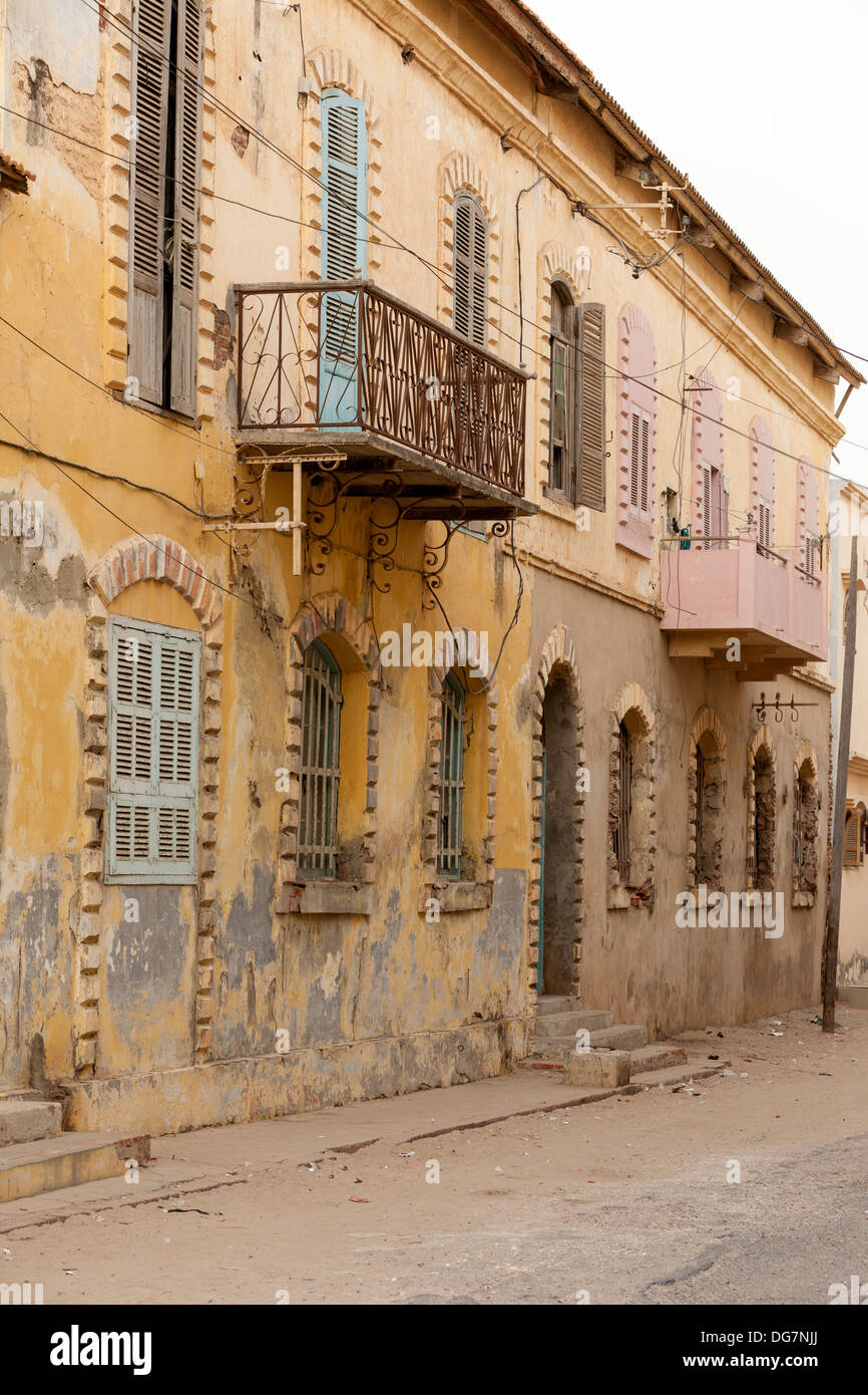 Il Senegal, Saint Louis. Architettura dal francese di epoca coloniale. Foto Stock