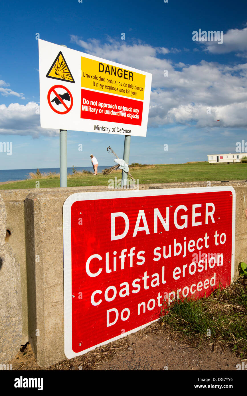 È crollata una strada costiera vicino Skipsea Yorkshires sulla costa est, UK. Foto Stock