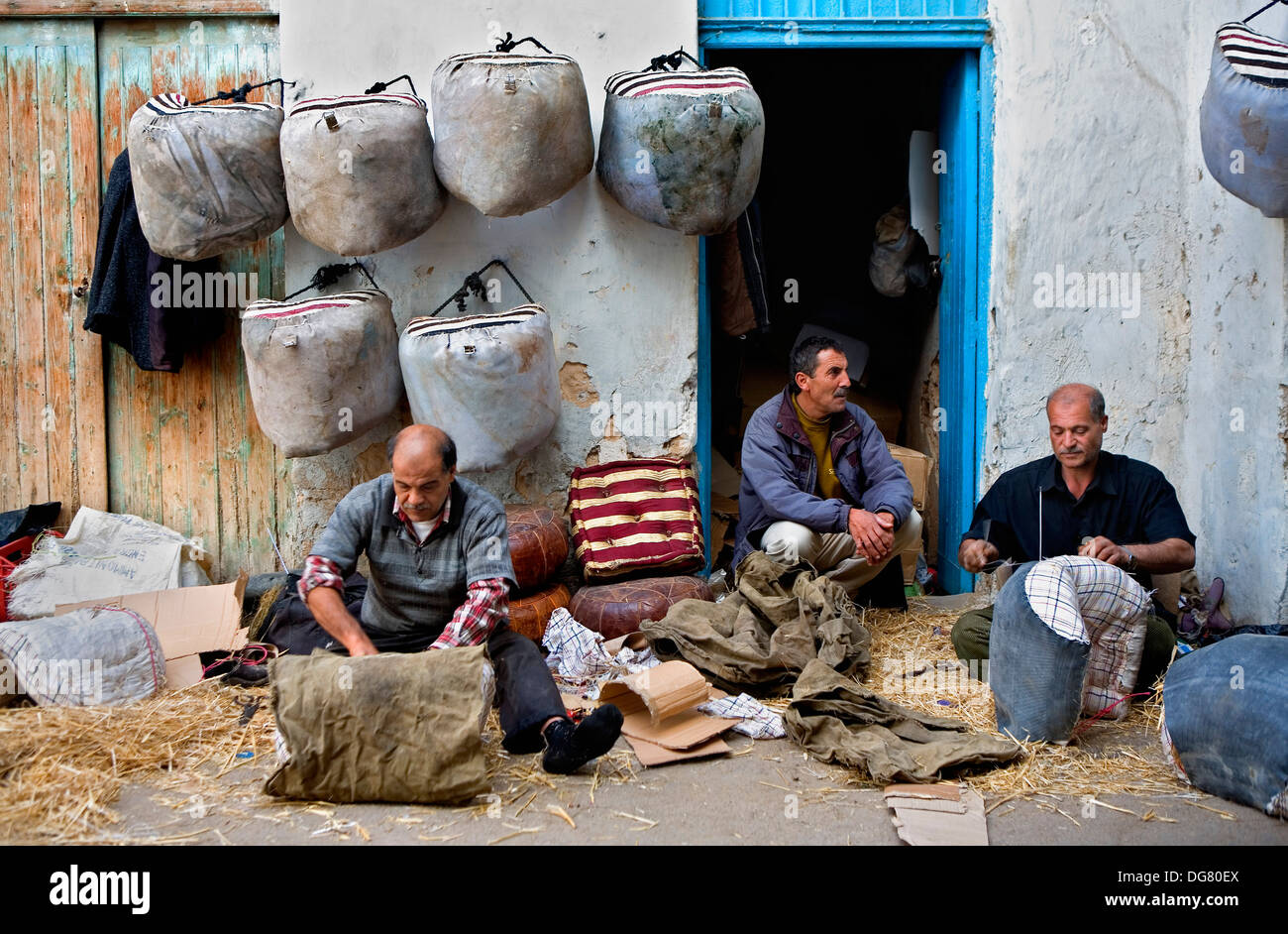 Tunez: Sfax.Medina.Souk. Rendendo packsaddles Foto Stock