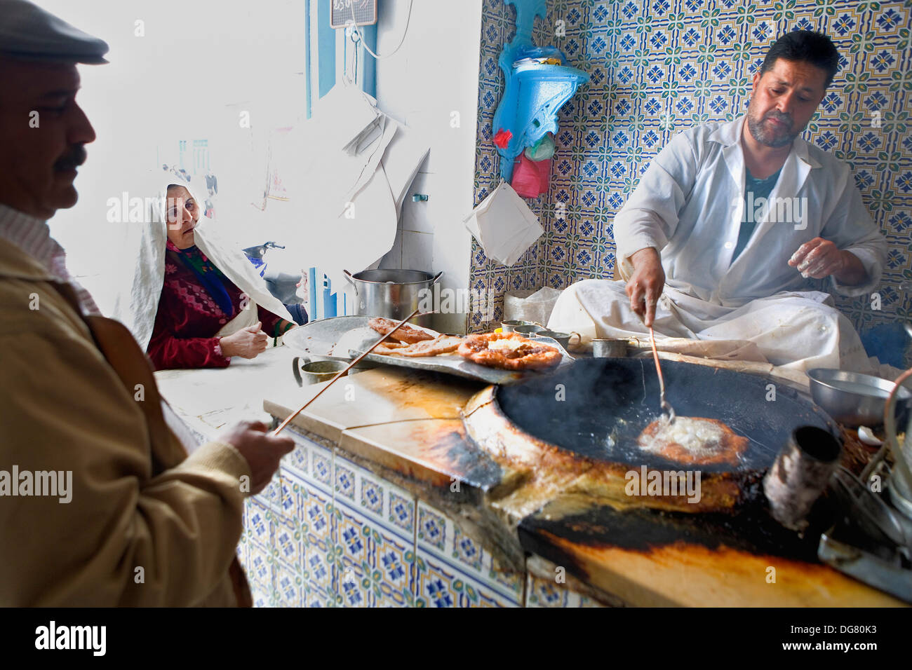 Tunez: Kairouan.La cottura "FatiraÂ' Foto Stock