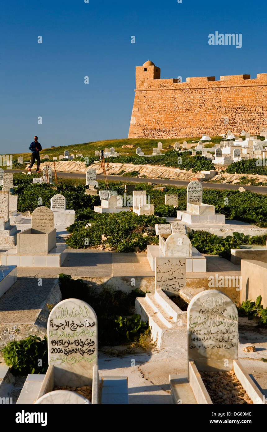 Tunez: Mahdia.cimitero e il castello di Bordj El Kebir Foto Stock