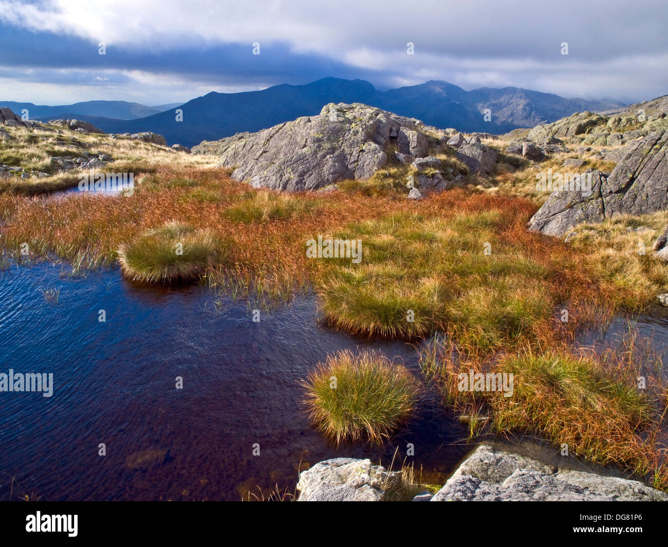 La gamma Scafell da Crinkle Crags, Parco Nazionale del Distretto dei Laghi, REGNO UNITO Foto Stock