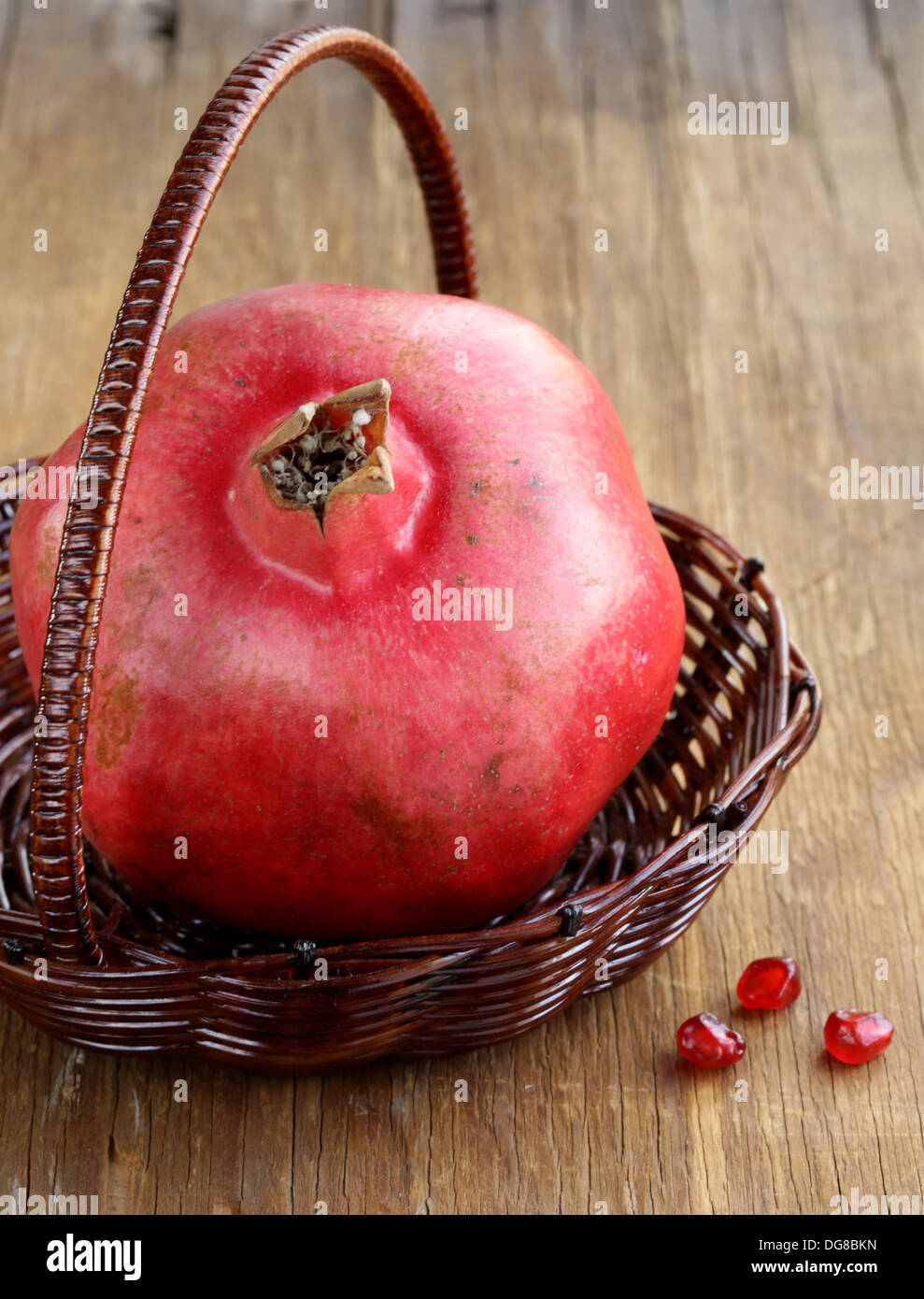 Red succosa mature organica frutta melograno Foto Stock