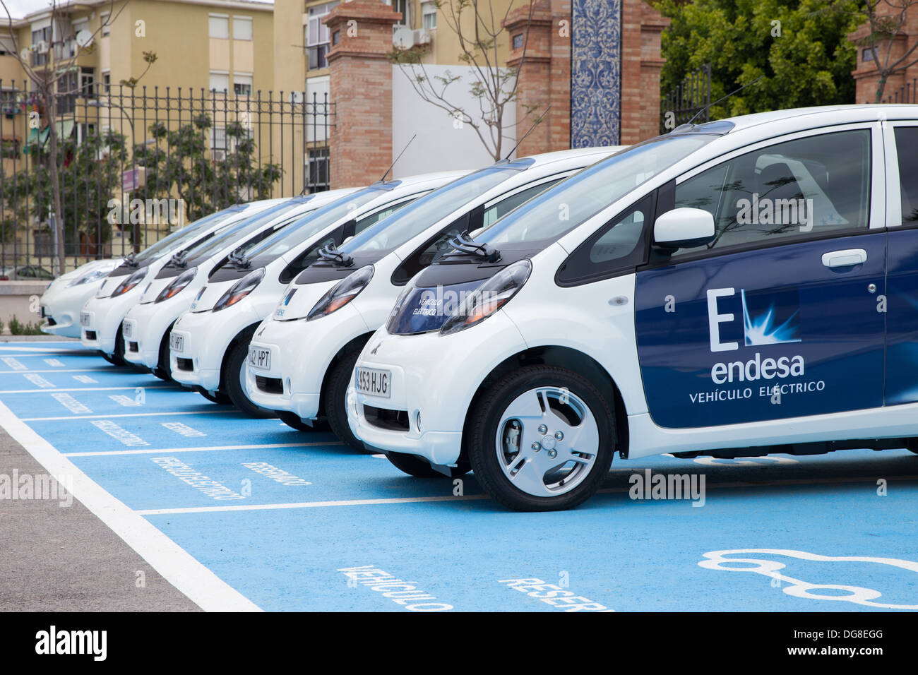 Le automobili elettriche - Mitsubishi Miev e Nissan Leaf Foto Stock