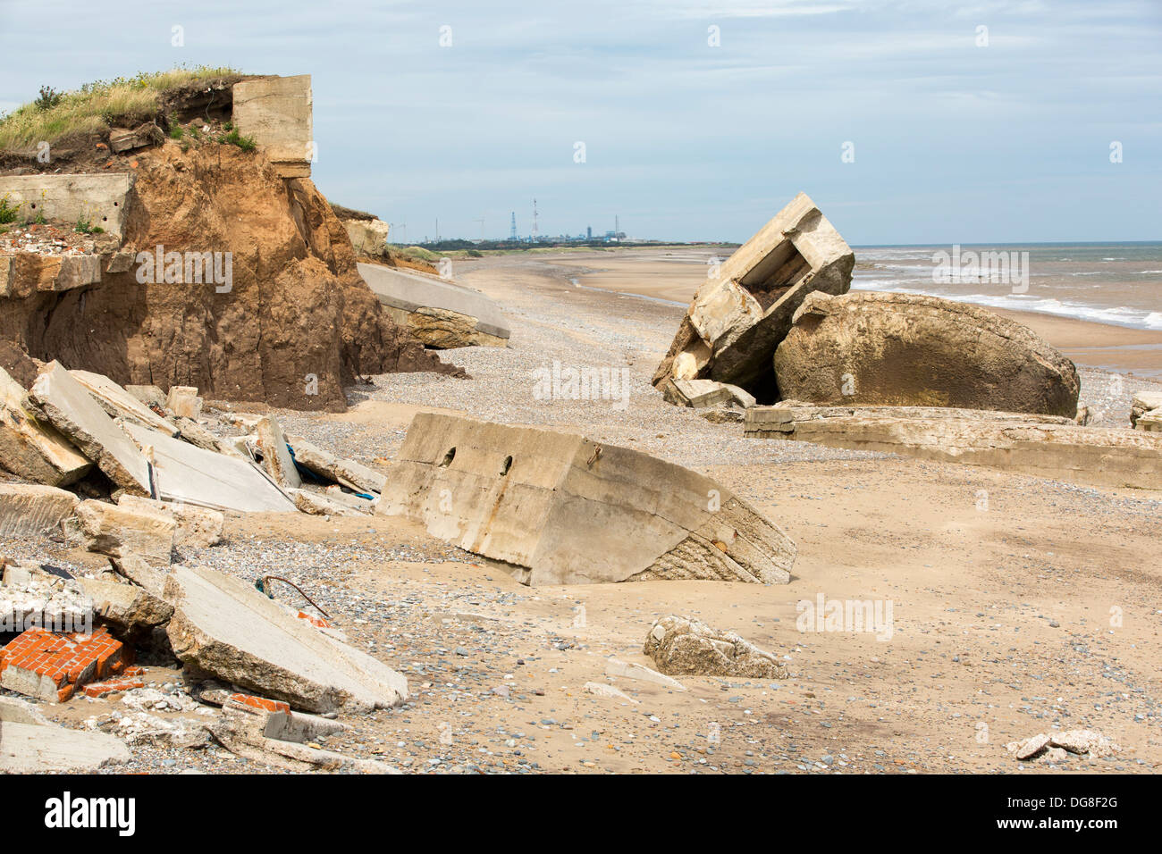 I resti del Godwin batteria sulla spiaggia di Kilnsea alla testa di disprezzare il punto su Yorkshires East Coast, REGNO UNITO Foto Stock