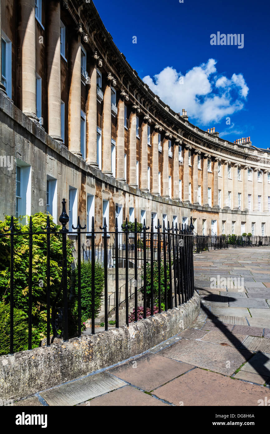 Parte di spazzamento facciata georgiana di case a schiera nel Royal Crescent, Bath. Foto Stock