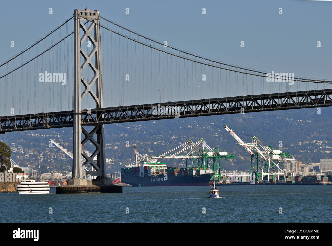 San Francisco Oakland Bay Bridge, porto di Oakland Foto Stock