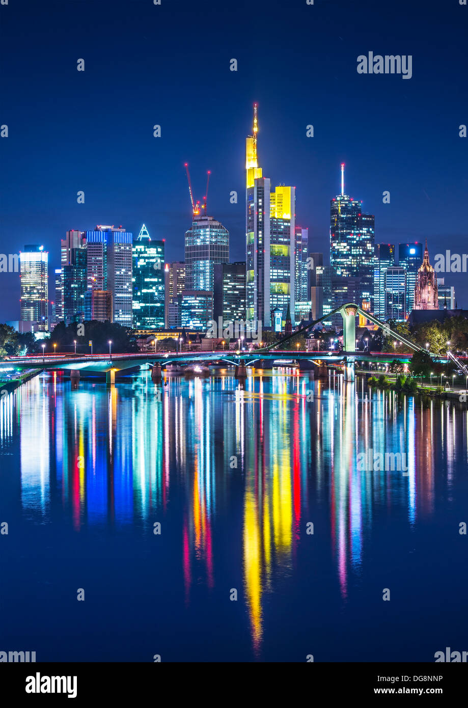 Skyline di Francoforte, in Germania, il centro finanziario del paese. Foto Stock