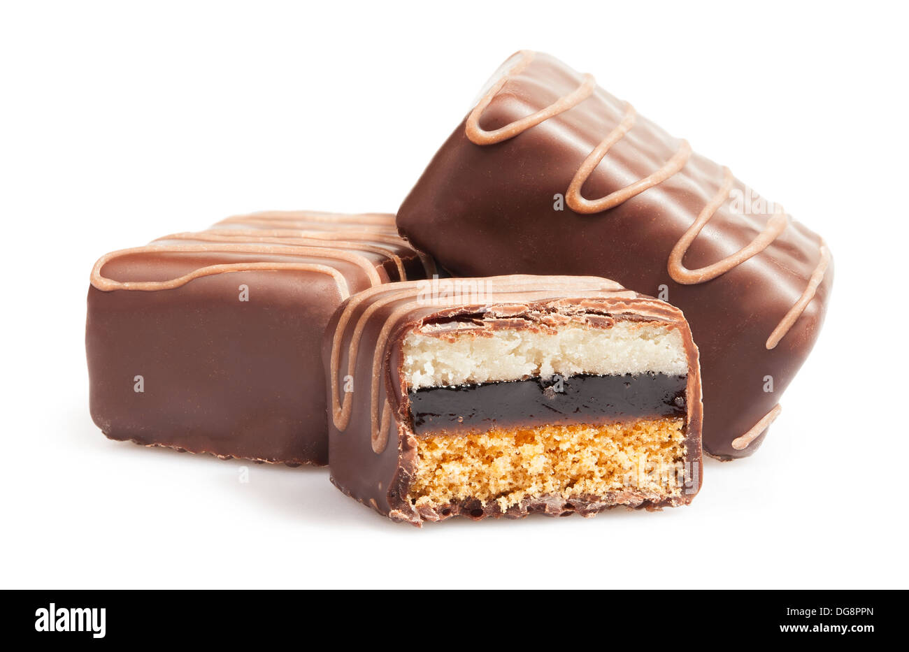 Biscotti cioccolato tagliati su sfondo bianco Foto Stock