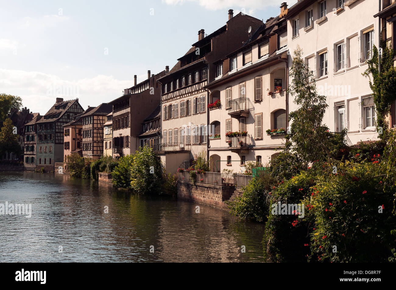 Elk213-1077 Francia, Alsazia, Strasburgo, La Petite France, canal con tipiche case a graticcio Foto Stock