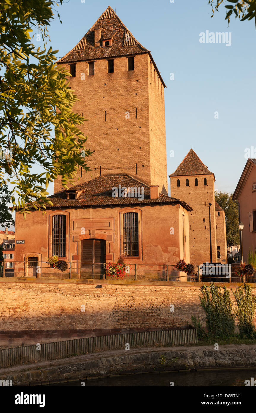 Elk213-1163v Francia, Alsazia, Strasburgo, La Petite France, Ponts Couverts Foto Stock