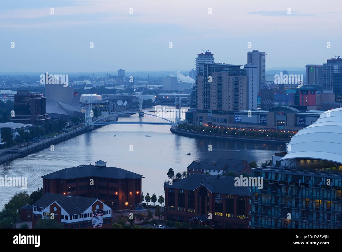 Imperial War Museum North e Salford Quays sviluppo compreso il Lowry e BBC Media City Studios Foto Stock