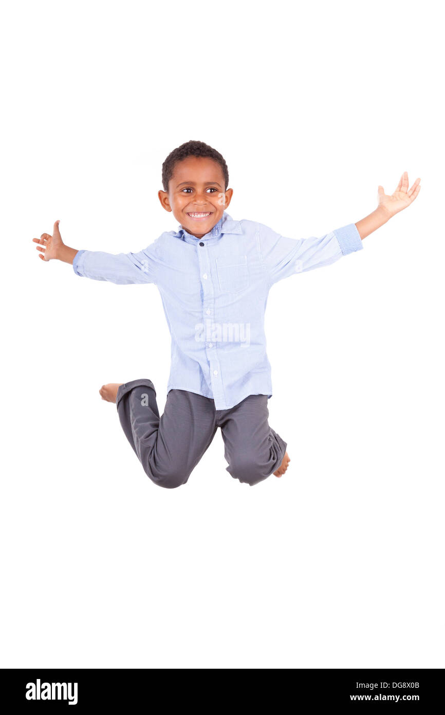 African American little boy jumping, isolati su sfondo bianco - nero di persone Foto Stock