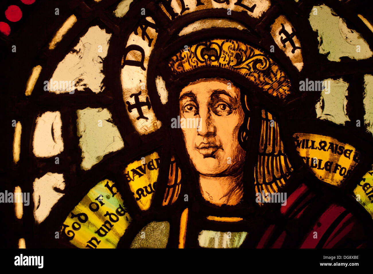 Il vetro macchiato la figura, St Magnus Cathedral, Kirkwall, Orkney REGNO UNITO Foto Stock