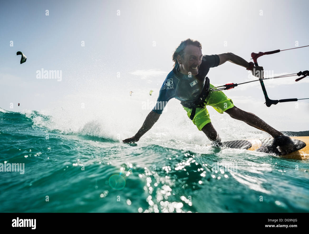 Kitesurf a Tarifa, Costa de la Luz, Cadice, Andalusia, Spagna. Foto Stock