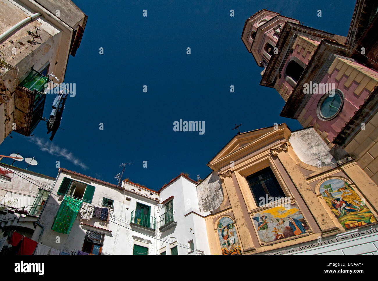 Sacrale e edifici residenziali a Vietri sul Mare, Italia, Europa Foto Stock