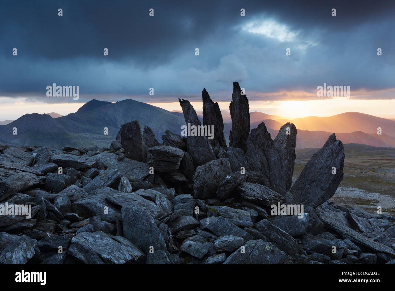 In frantumi le formazioni rocciose sul vertice di Glyder Fawr. Parco Nazionale di Snowdonia. Gwynedd. Il Galles. Regno Unito. Foto Stock