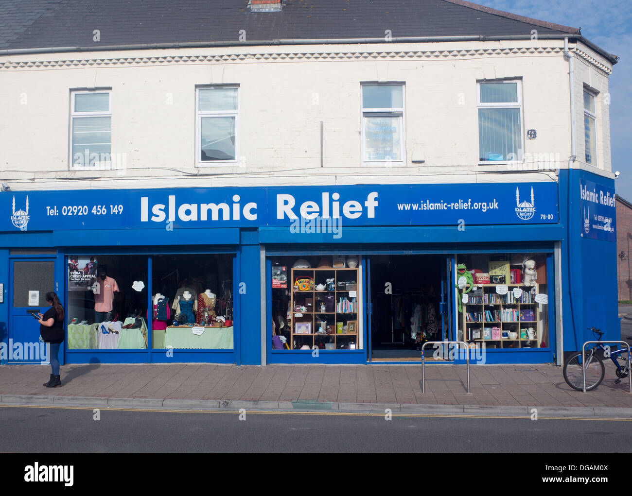 Islamic Relief carità shop City Road Cardiff Wales UK Foto Stock