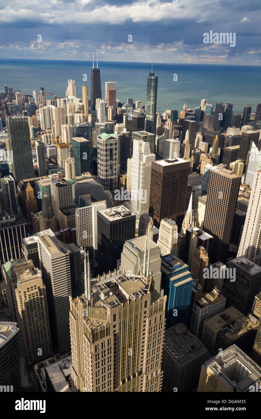 Vista aerea di edifici di Chicago e del Lago Michigan Foto Stock