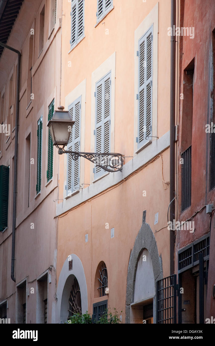 Facciata di edificio a Roma Italia Foto Stock