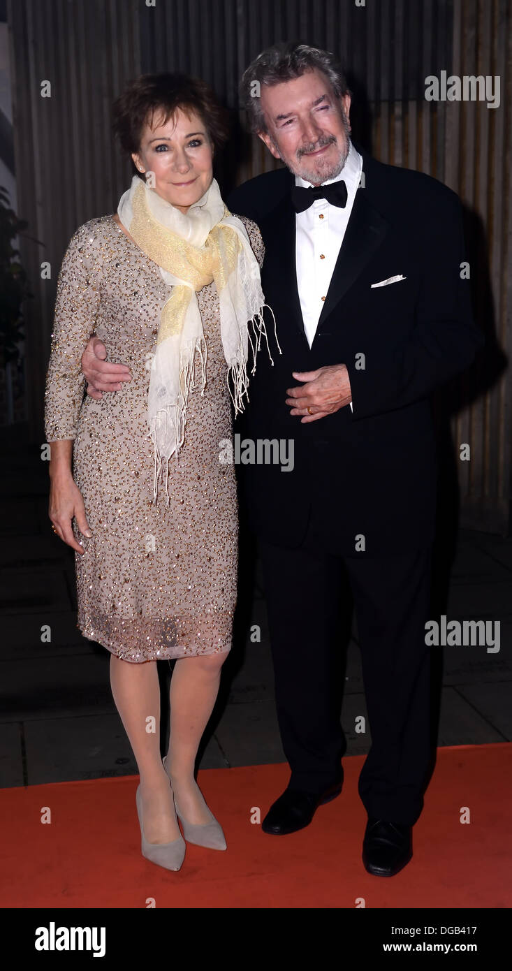 Londra REGNO UNITO, 17 ott 2013 : Zoe Wanamaker CBE e il marito Gawn Grainger partecipare come Zoe Wanamaker ospita una cena di gala a Shakespeare's Globe a Londra, Regno Unito. Credito: Vedere Li/Alamy Live News Foto Stock