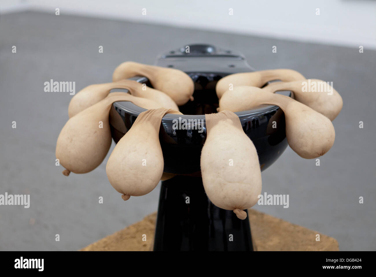 Regent's Park di Londra, Regno Unito. Il 17 novembre 2013. Sara Lucas 's lavorare a Londra fregio Fiera d'arte. Credito: Alessio ai Paratore/Alamy vivere nuove Foto Stock