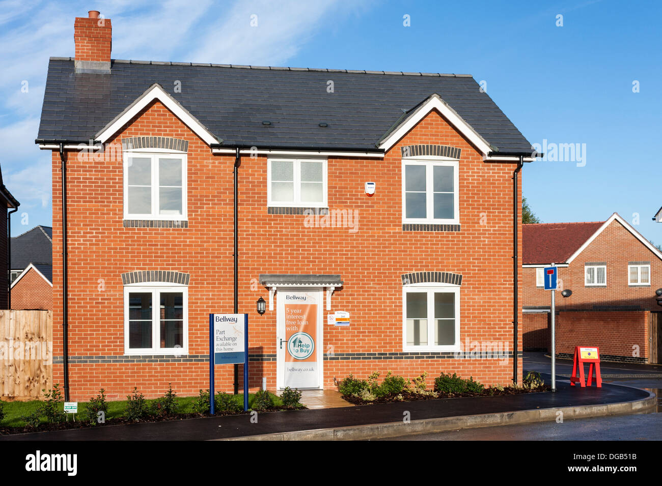 Nuova casa di costruire alloggi estate in 2013. Reading, Berkshire, Inghilterra sud-orientale, GB, UK. Foto Stock