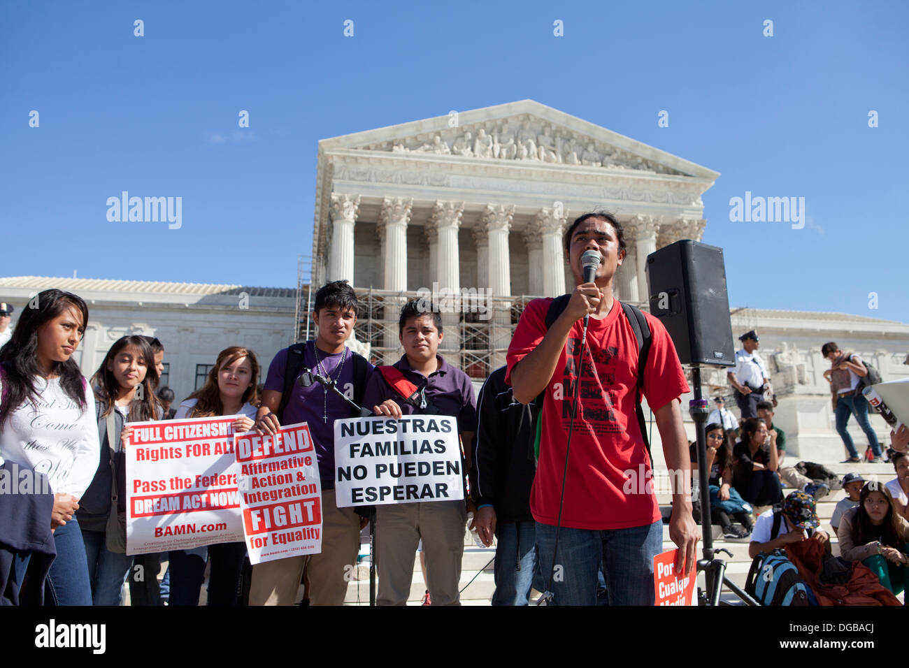 Studenti provenienti da tutti gli Stati Uniti si riuniscono di fronte alla Corte suprema degli Stati Uniti a sostegno di azioni positive - Washington DC, Stati Uniti d'America Foto Stock