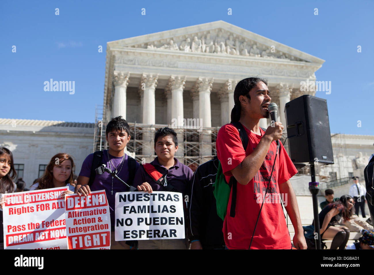 Studenti provenienti da tutti gli Stati Uniti si riuniscono di fronte alla Corte suprema degli Stati Uniti a sostegno di azioni positive - Washington DC, Stati Uniti d'America Foto Stock