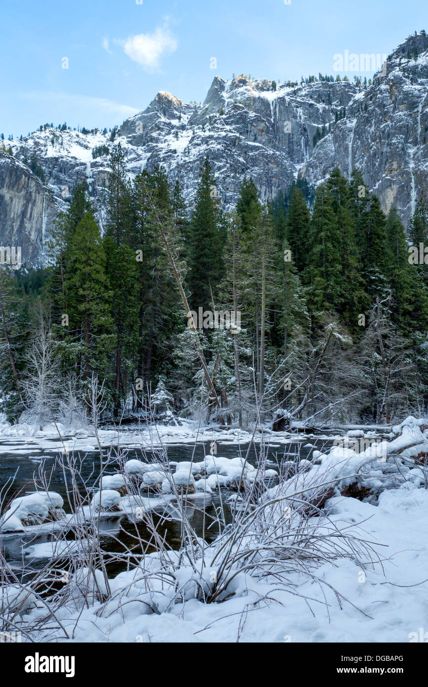 Fiume Merced nella Yosemite Valley, California Foto Stock