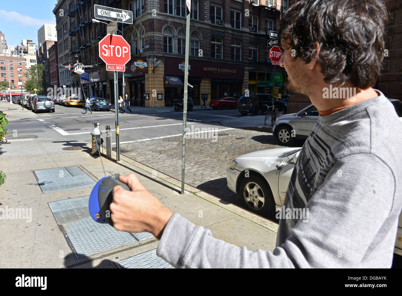 Dott. Sergei Lupashin, ricercatore post-dottorato presso l'Istituto per la Dinamica dei sistemi e il controllo Â¨walkingÂ¨ sulle strade Foto Stock