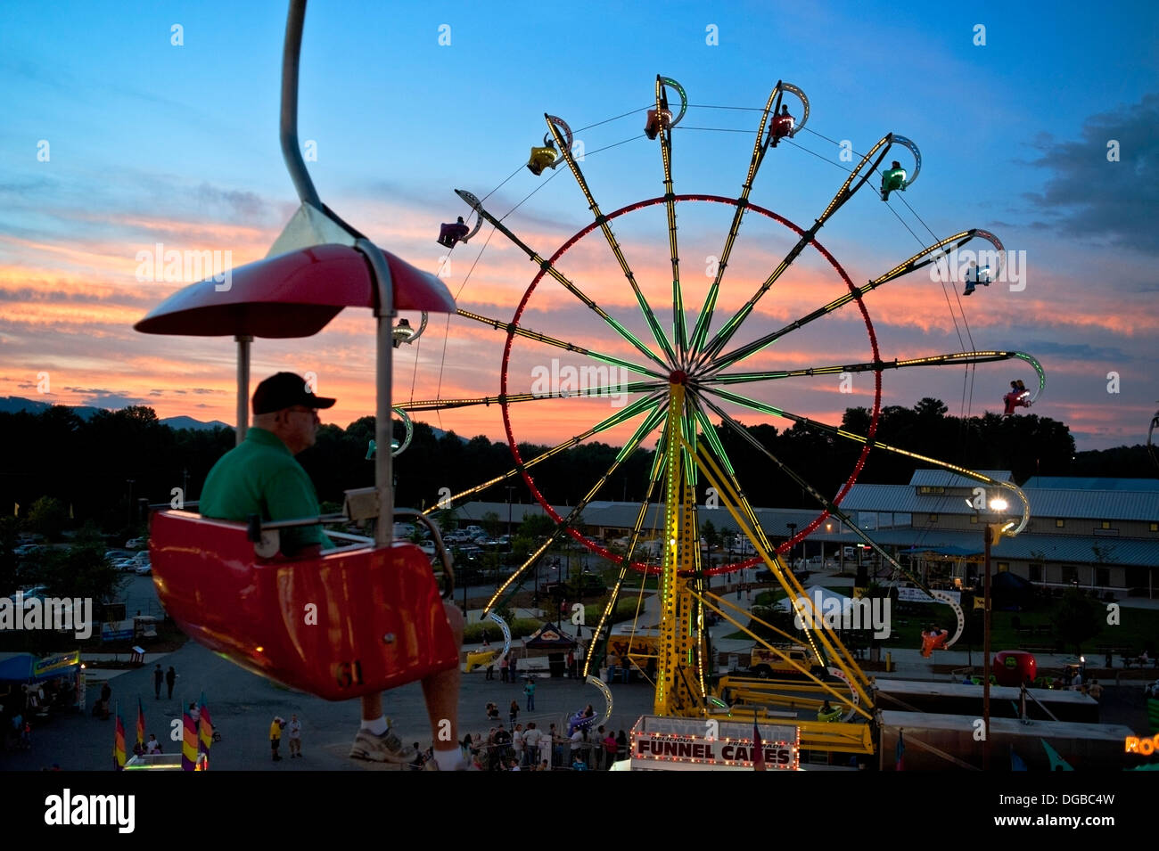 Un carnevale giro / Farris ruota in azione al Mountain State Fair di Asheville, Carolina del Nord Foto Stock