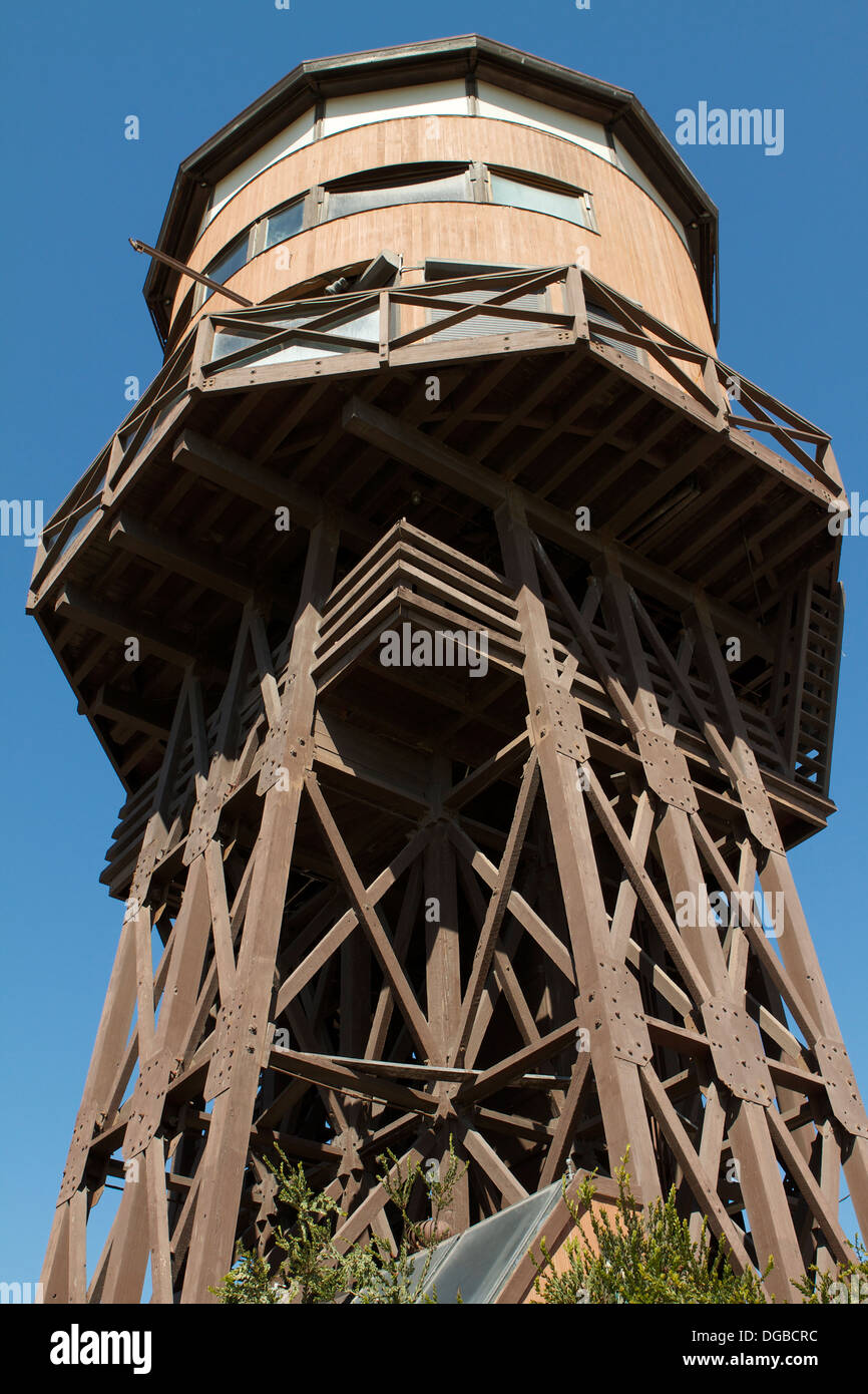 Sunset Beach Home e affitto di vacanza appena fuori la California highway one è un triplo livello house replica di un water tower USA Foto Stock