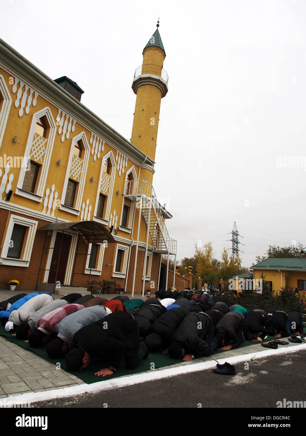 LUGANSK -Ott 15: i musulmani si radunano per celebrare la vacanza musulmana di Eid al-Adha, la Grande Moschea, Lugansk, Ucraina, Ottobre 15, 2013 Foto Stock