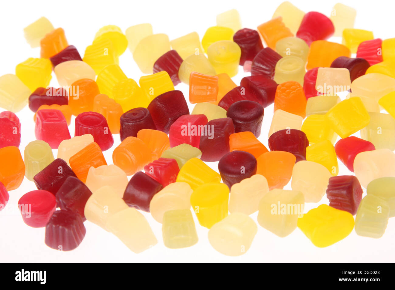 Vini dolci di gomma contro uno sfondo bianco Foto Stock