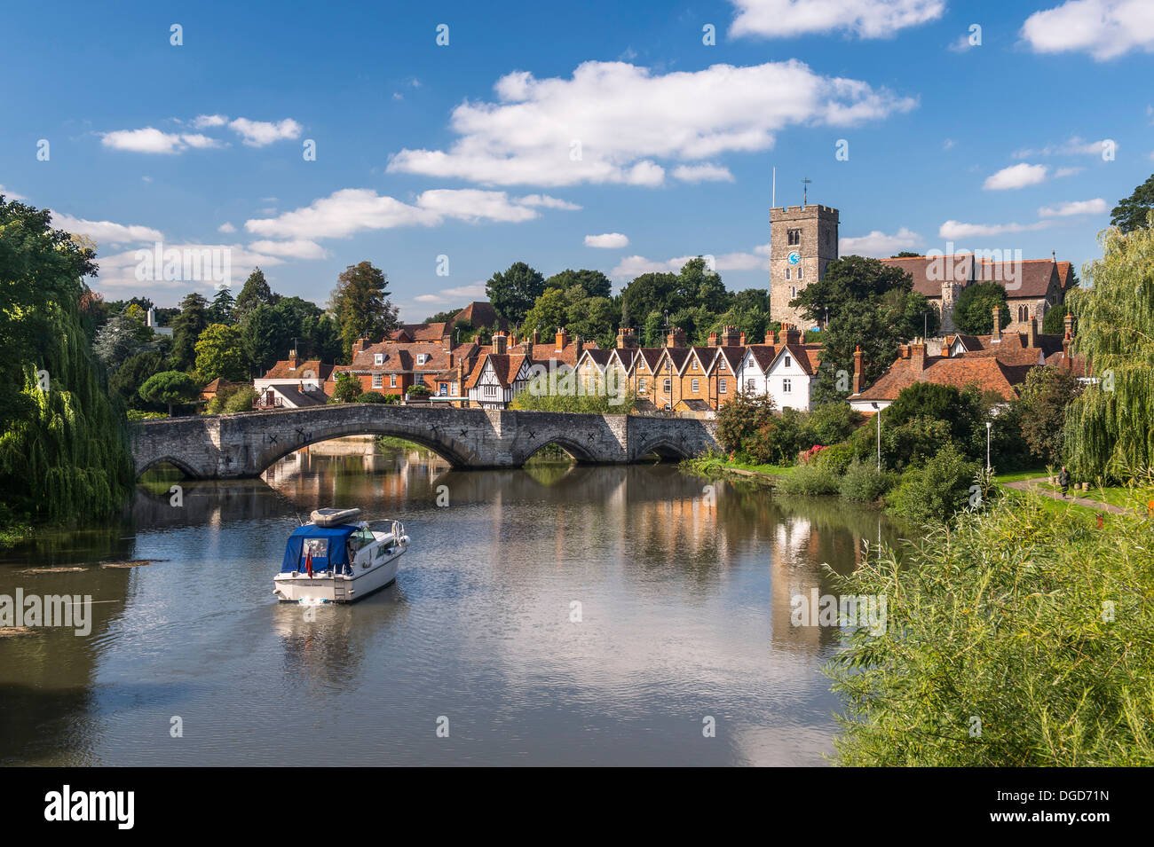 Aylesford Village e il fiume Medway Foto Stock