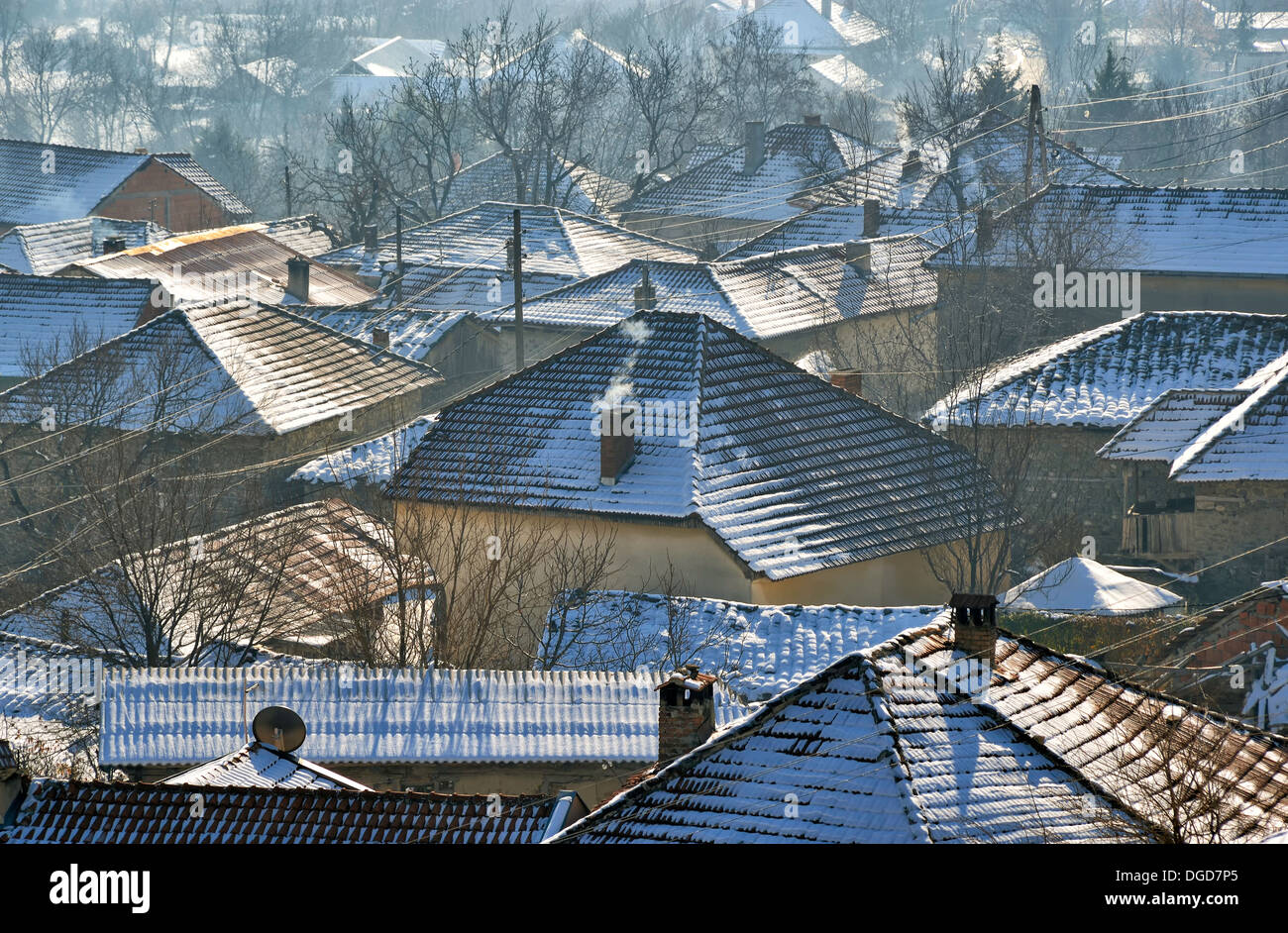 Romantico villaggio nevoso dalla Macedonia Foto Stock
