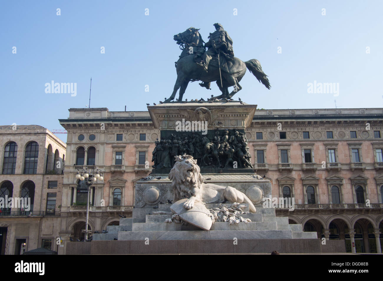 Statue in Piazza del Duomo (piazza principale), Milano, Lombardia, Italia Foto Stock