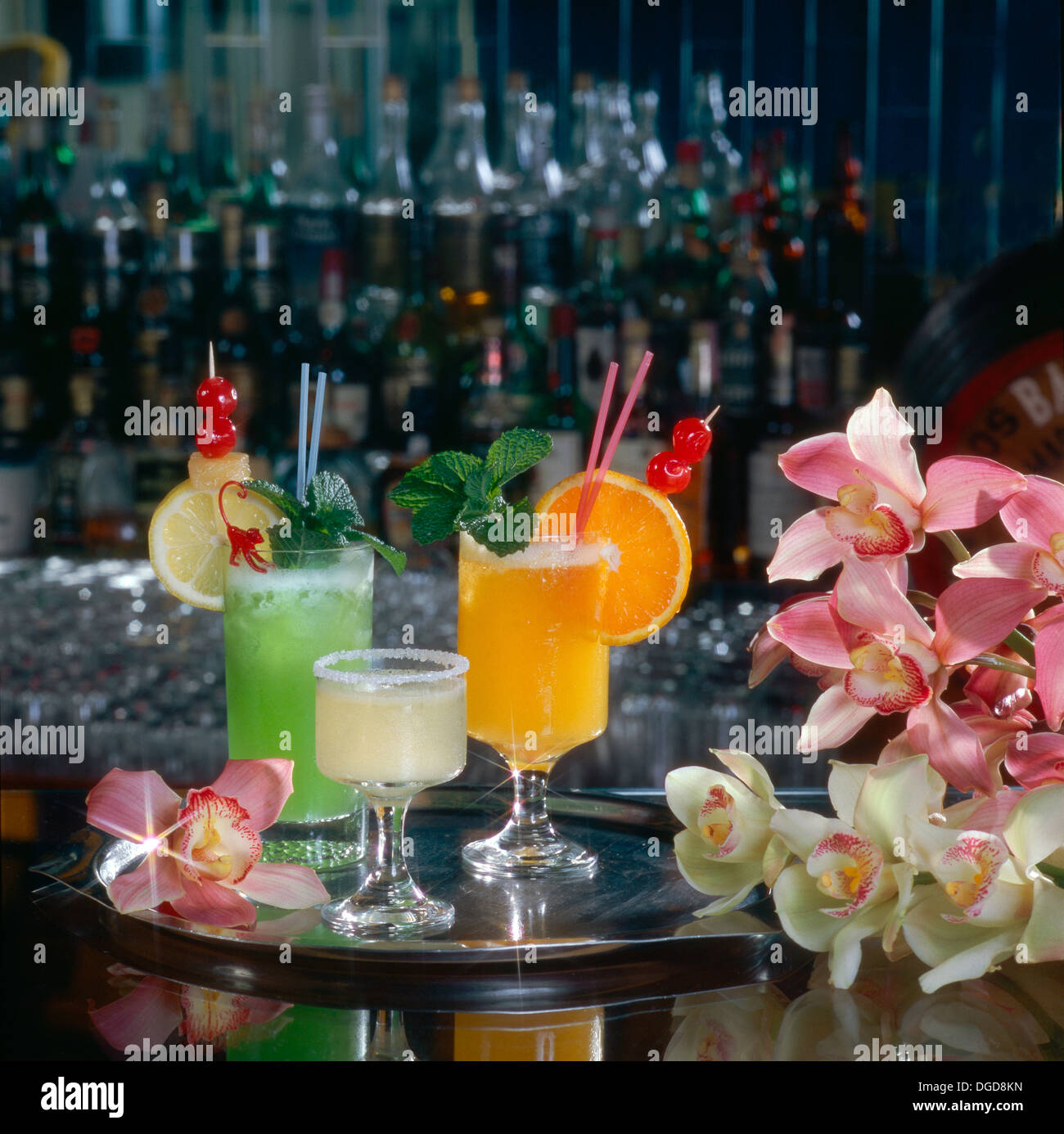 Cocktail e orchidee nel bar di un hotel, Madeira, Portogallo Foto Stock