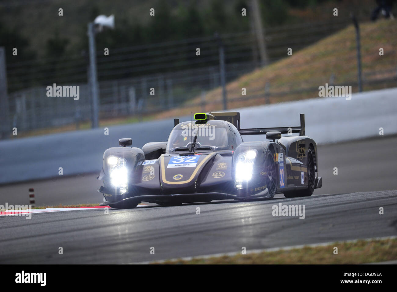 Shinozuka, Giappone FUJI International Speedway. Xviii oct, 2013. 6 ore endurance WEC FIA gara endurance, pratica. #32 LOTUS (DEU) LOTUS T128 JUDD THOMAS HOLZER (DEU) Dominik Kraihamer (AUT) Jan Charouz (CZE) Credito: Azione Sport Plus/Alamy Live News Foto Stock