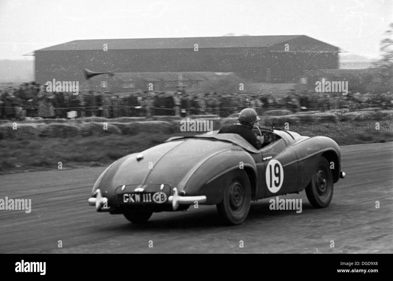 Bert Hadley in un Jowett Giove in 1hr produzione sports car gara del Trofeo Internazionale, Silverstone, Inghilterra, 5 maggio 1951. Foto Stock