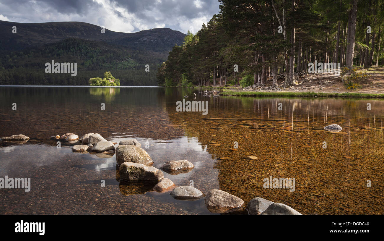 Loch un Eilein vicino a Aviemore in Strathspey & Badenoch, Scozia Foto Stock