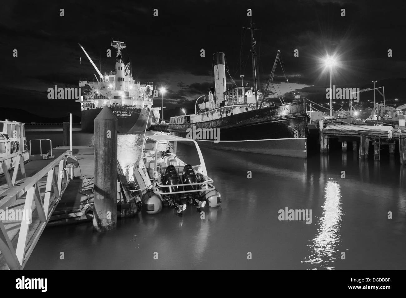 Porto di Lyttelton (Whakaraupō), Christchurch, Canterbury, Nuova Zelanda – porta internazionale verso l’Antartide. Foto Stock