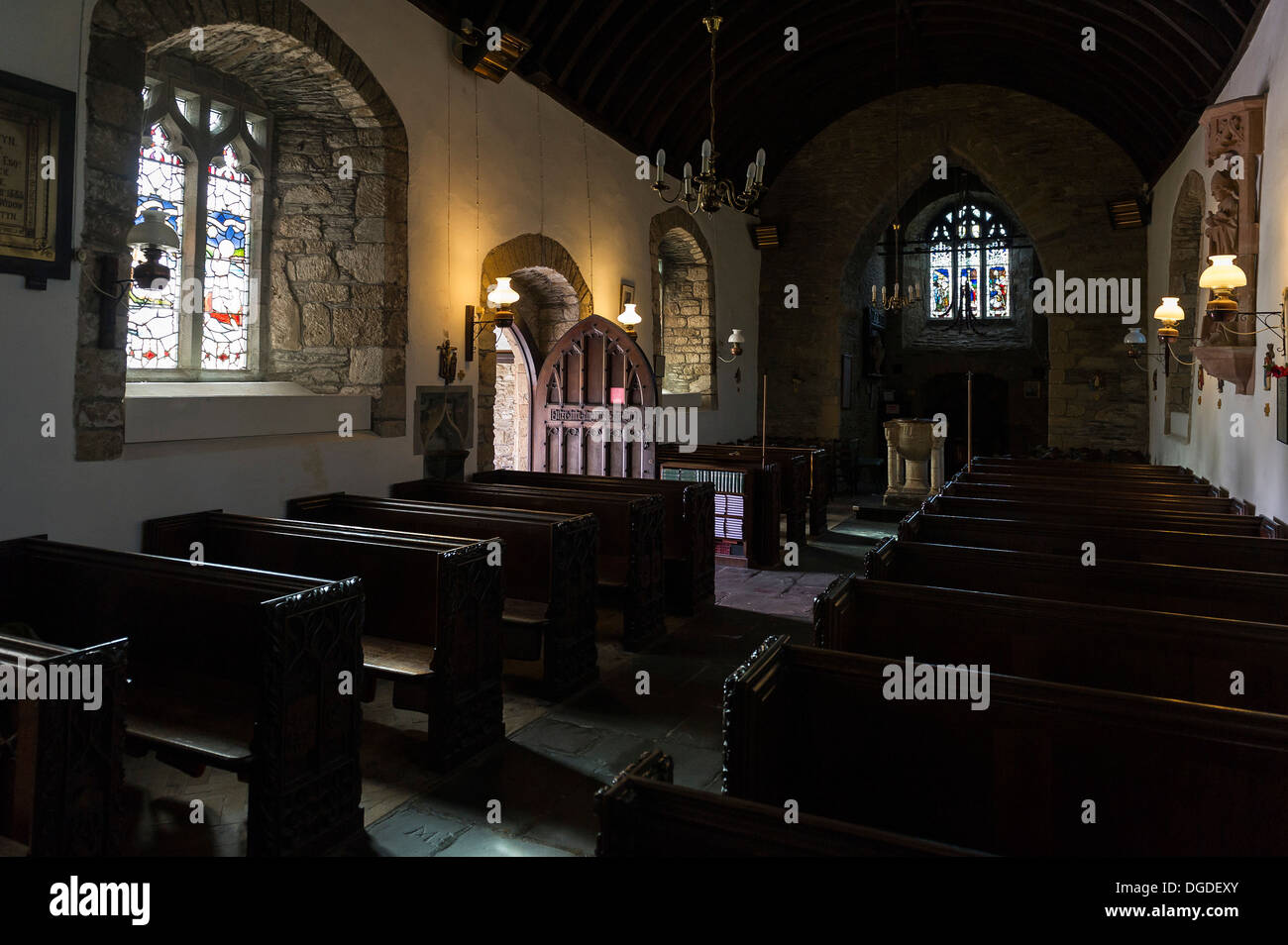 L'interno della chiesa di St Carantoc nel villaggio di Crantock in Cornovaglia nel Regno Unito. Foto Stock