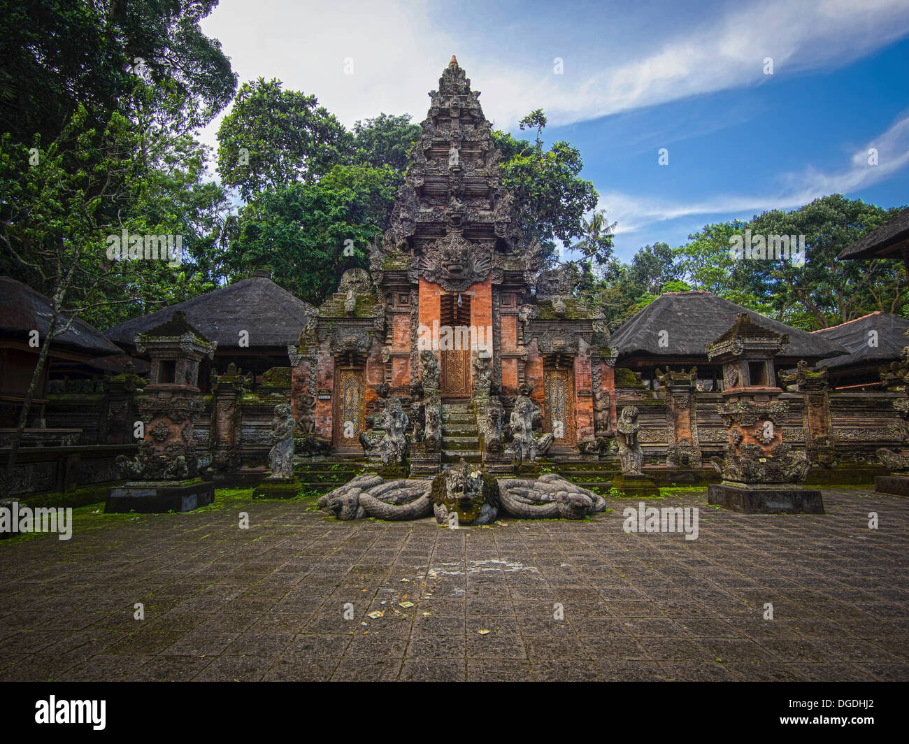 Il tempio Padangtegal nel Santuario della Foresta delle Scimmie in Ubud, Bali, Indonesia. Foto Stock