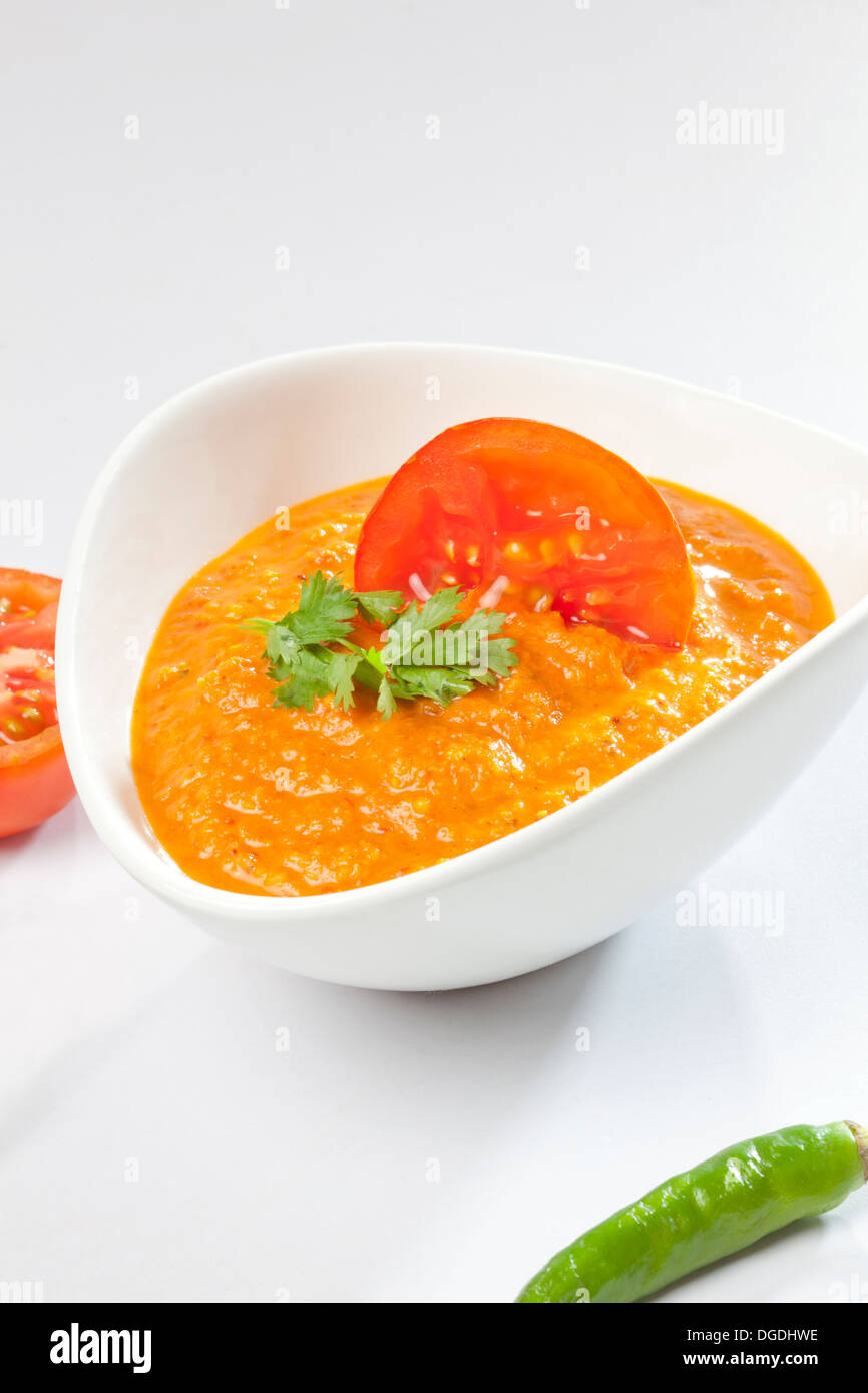 Chutney di pomodoro - Pomodoro Chutney è un popolare piatto di lato da sud la cucina indiana & è un condimento speziato. Foto Stock