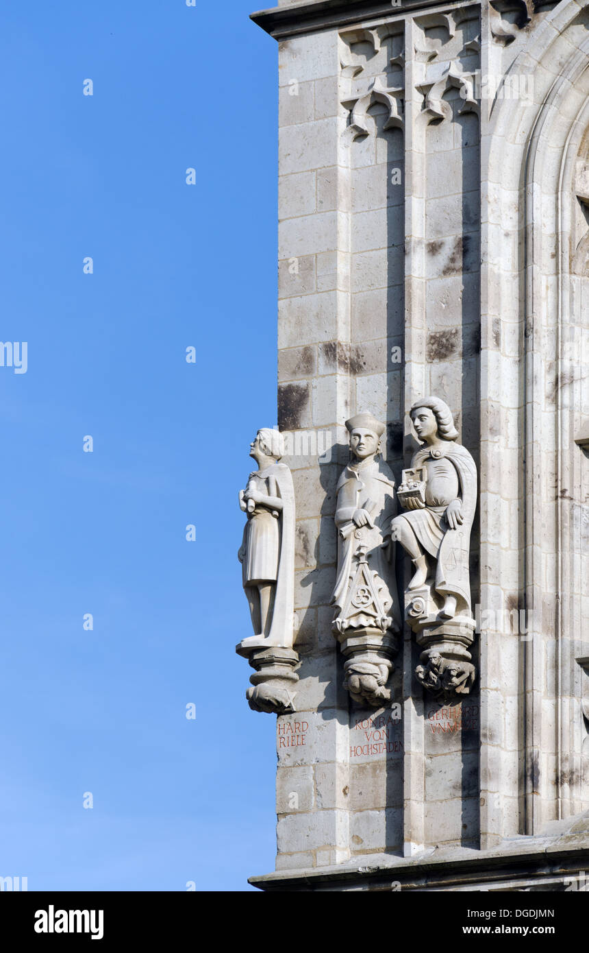 Cittadini illustri le statue sulla facciata della città di Colonia, Germania Foto Stock