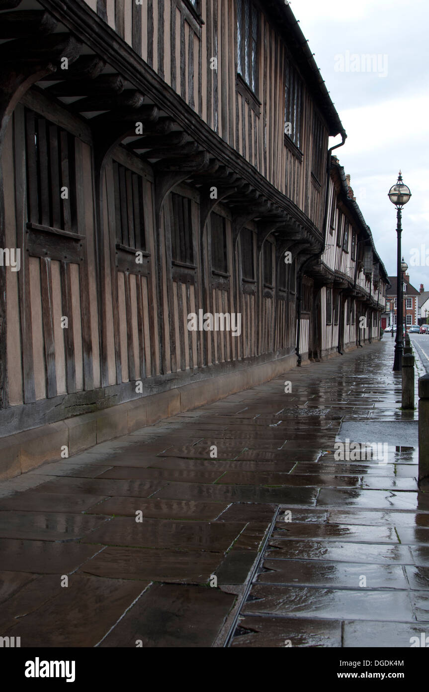 Church Street in condizioni di bagnato, Stratford-upon-Avon, Regno Unito Foto Stock