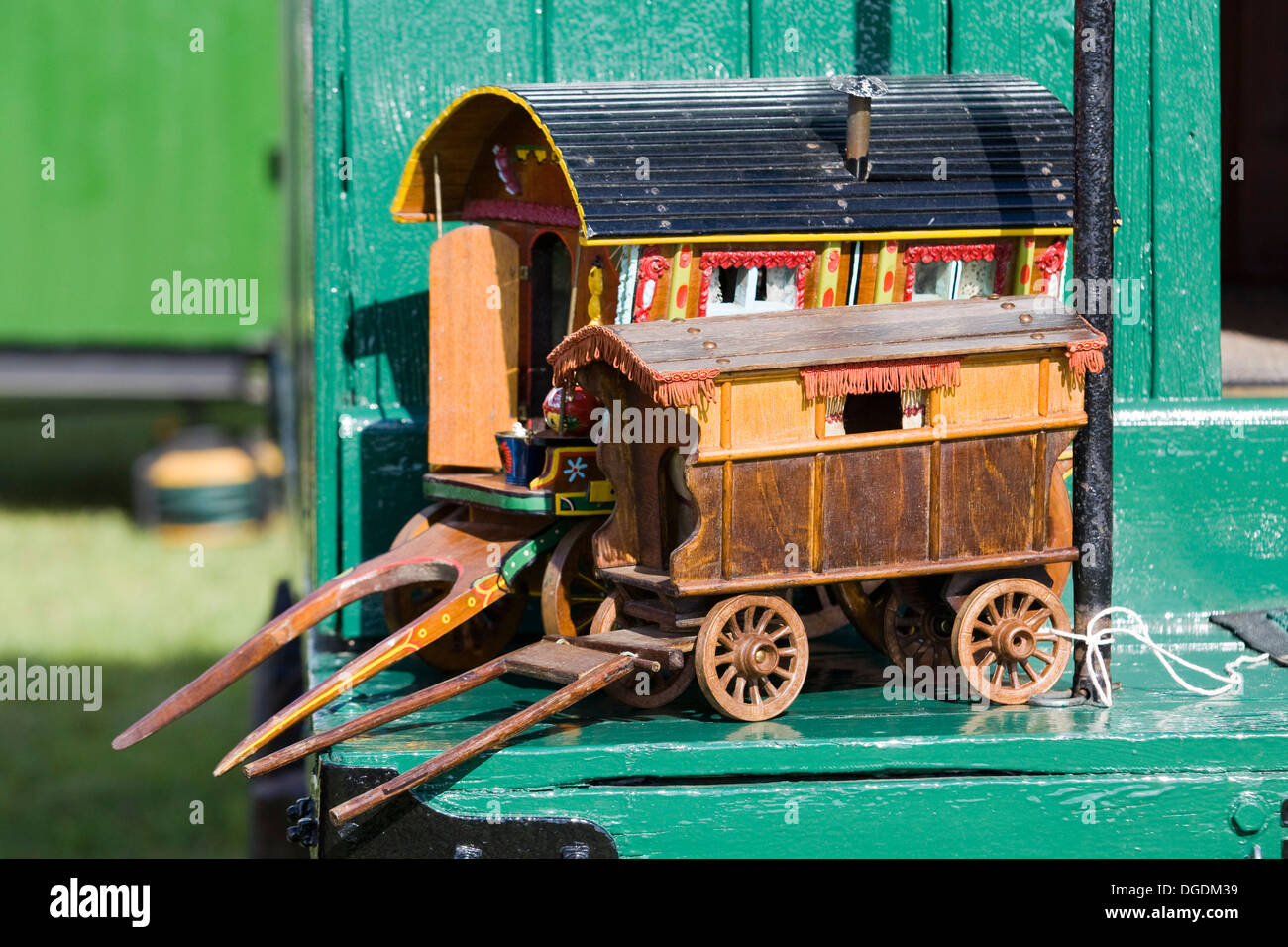 Miniatura in legno Gypsy Caravan Foto Stock