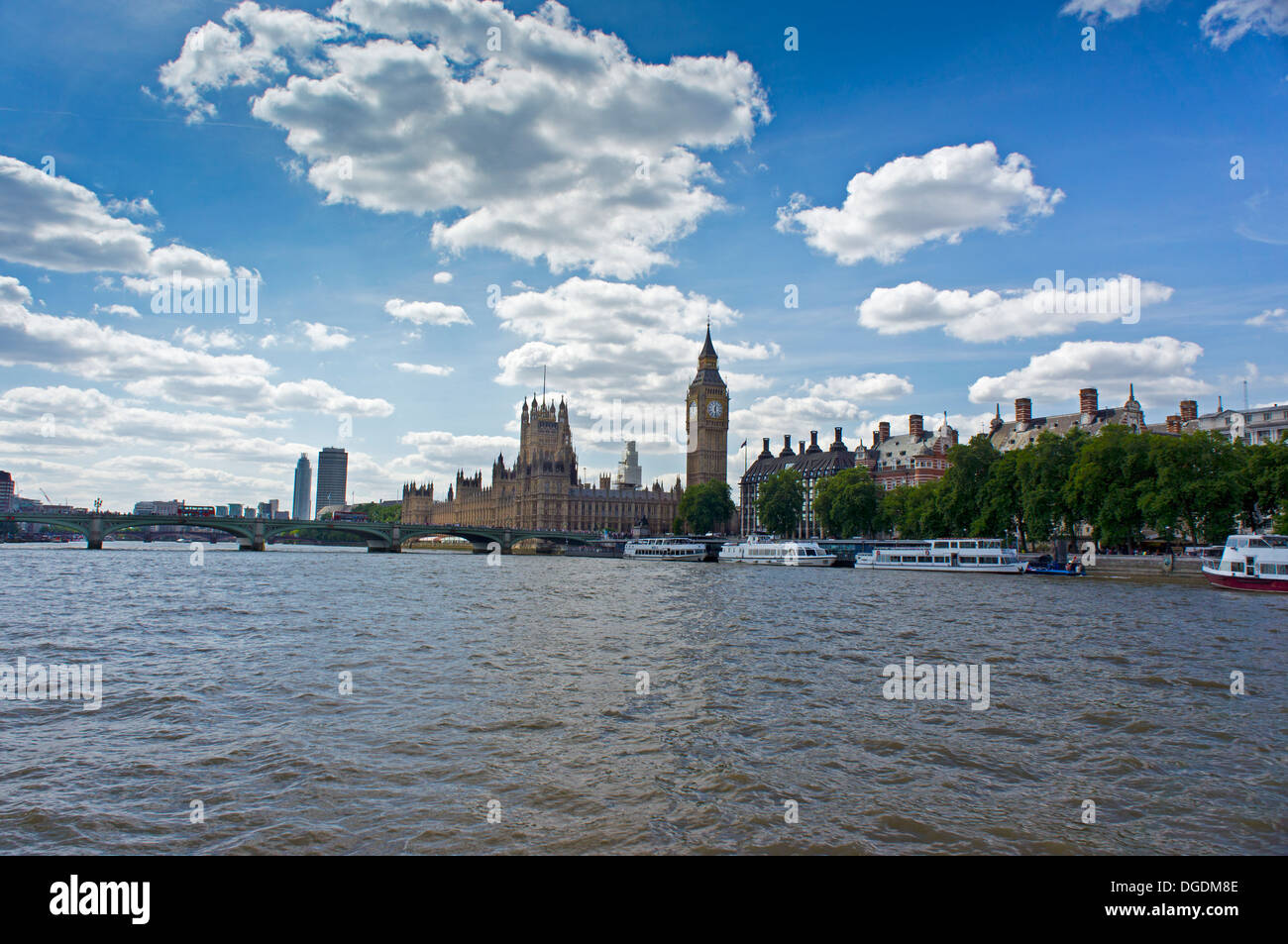 Il fiume Tamigi Londra Inghilterra Uk.Westminster Big Ben Foto Stock